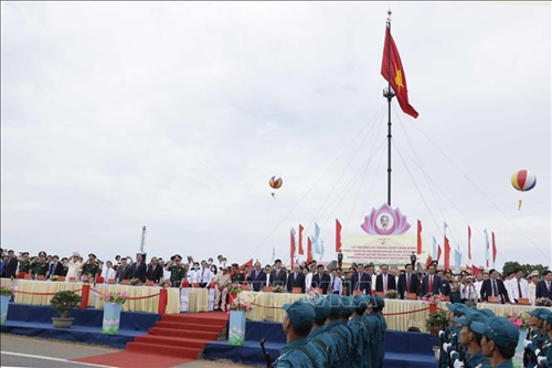 Chủ tịch nước Nguyễn Xuân Phúc dự Lễ thượng cờ “Thống nhất non sông”